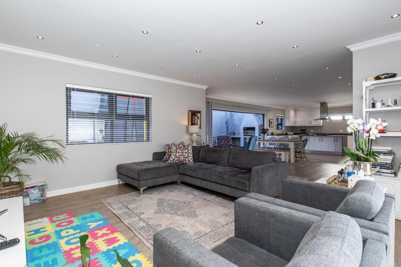 To Let 3 Bedroom Property for Rent in Constantia Western Cape